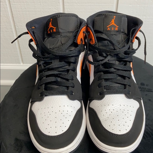 Jordan Ones “Shattered Backboard” mids main image 5